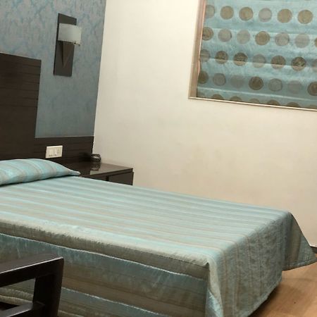 Hotel Sweet Home ムンバイ エクステリア 写真